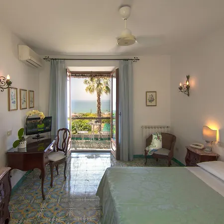 Hotel Semiramis De Charme & Pools 3*