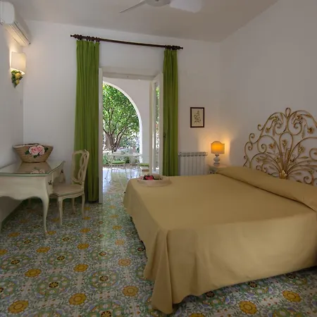 Semiramis De Charme & Pools 3*