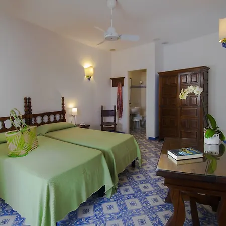 Semiramis De Charme & Pools Hotell 3*