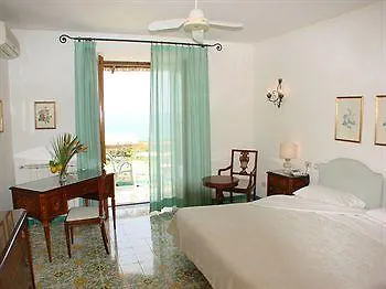 Hotell Semiramis De Charme & Pools 3*