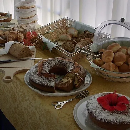 Semiramis De Charme & Pools Hotell