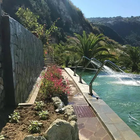 Semiramis De Charme & Pools Hotel