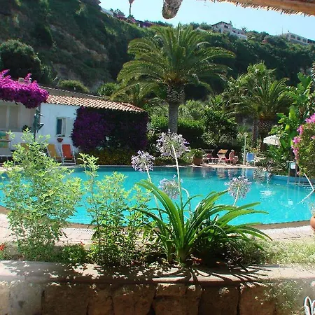 Semiramis De Charme & Pools