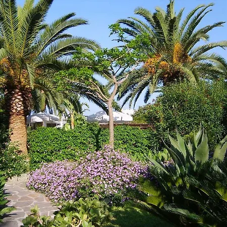 Semiramis De Charme & Pools Hotell