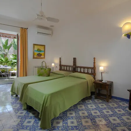 Semiramis De Charme & Pools Hotell 3*