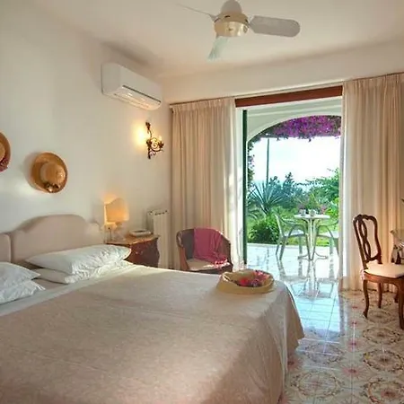 Hotell Semiramis De Charme & Pools 3*